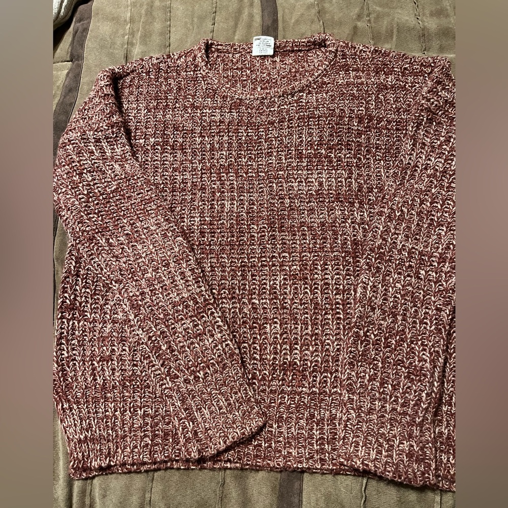 Sweater long sleeve like new non smoking home burgundy cream color